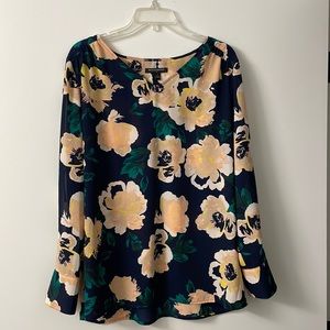 Banana Republic Navy floral flirty arm blouse